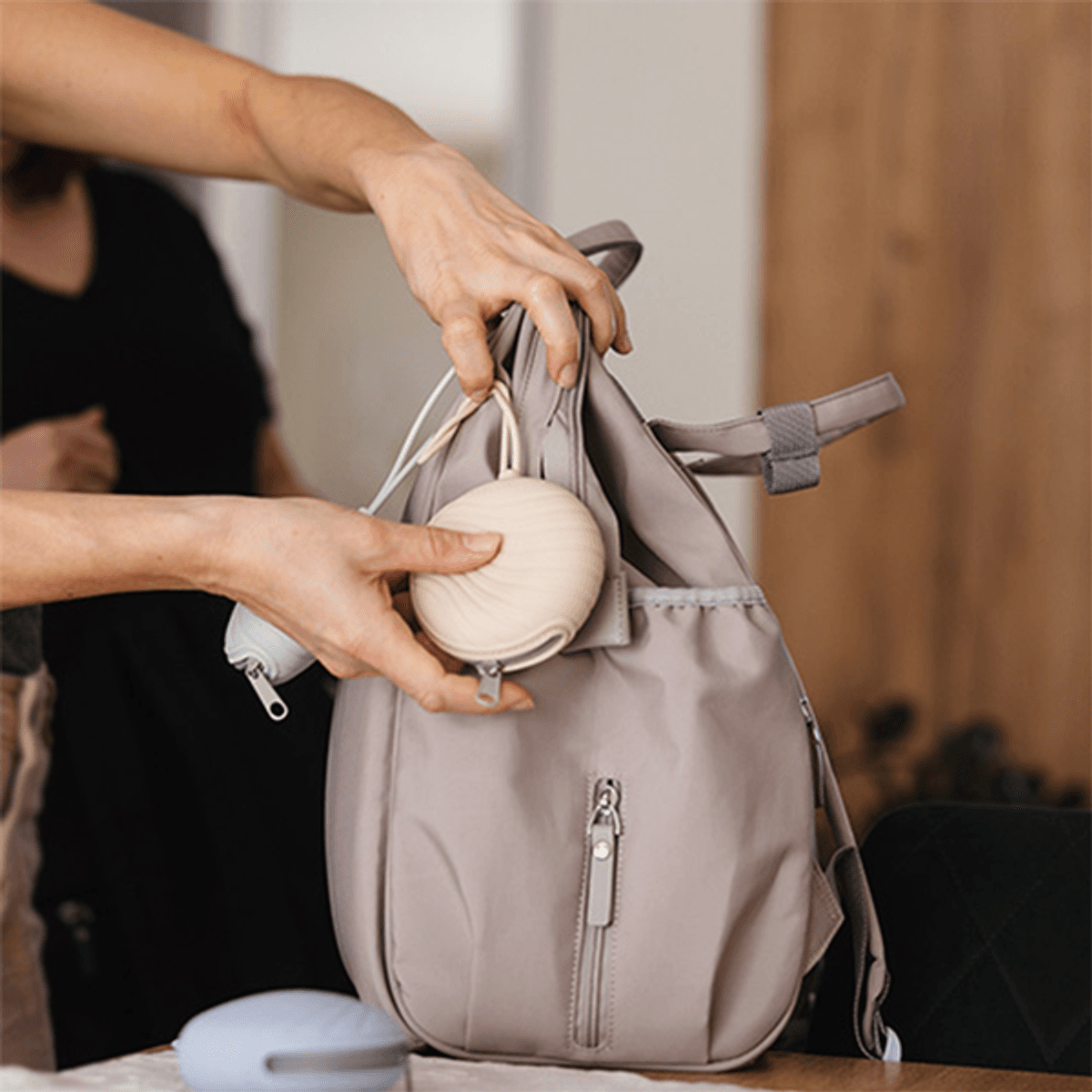 Babyono | Silikon smokkeboks med glidelås | Beige
