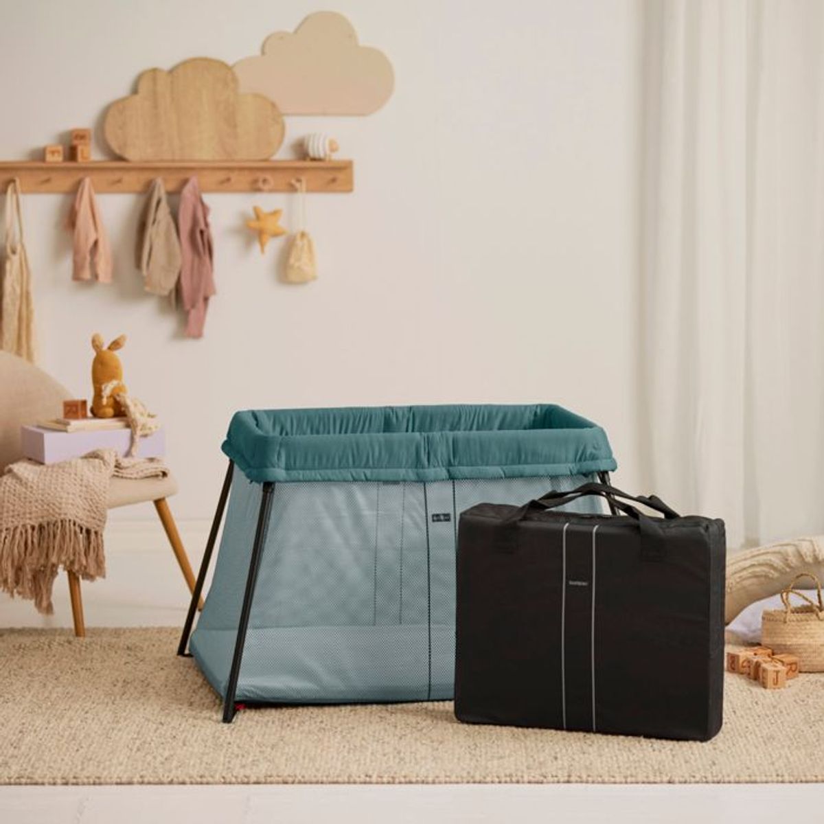 BabyBjörn | Reiseseng Light |  Mørk grønn