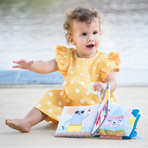 Hovedbilde Taf Toys | Bok | What does Paul wear? | 6m+